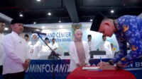 Bupati Bekasi Ade Kuswara Kunang melantik dan mengambil sumpah/janji 981 ASN PPPK secara virtual di Command Center Gedung Diskominfosantik, Kompleks Pemkab Bekasi, Cikarang Pusat, Senin (01/09).