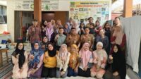 Tim Dosen dan Mahasiswa Universitas Pembangunan Nasional (UPN) Veteran Jakarta menggelar pelatihan kewirausahaan berbasis kearifan lokal dengan bahan dasar kunyit. Pelatihan ini bertujuan untuk meningkatkan pengetahuan dan keterampilan pelaku usaha mikro, kecil, dan menengah (UMKM) di wilayah Kecamatan Cikarang Selatan dalam mengolah kunyit menjadi produk bernilai ekonomi tinggi.