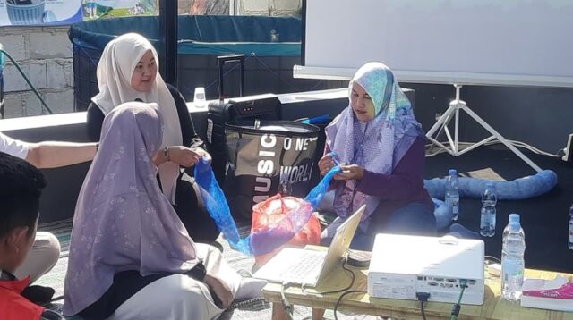Untuk memperoduksi absorben KAPUKITA, PT Pertamina EP Field Tambun melibatkan partisipasi aktif warga sekitar melalui Bank Sampah BS21. Bank Sampah ini berlokasi di Perumahan Villa Gading Harapan 3, Desa Kedungjaya, Kecamatan Babelan dan menjadi mitra strategis dalam pengelolaan limbah rumah tangga serta pengembangan ekonomi lokal.