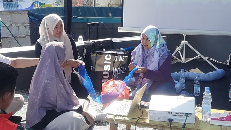 Untuk memperoduksi absorben KAPUKITA, PT Pertamina EP Field Tambun melibatkan partisipasi aktif warga sekitar melalui Bank Sampah BS21. Bank Sampah ini berlokasi di Perumahan Villa Gading Harapan 3, Desa Kedungjaya, Kecamatan Babelan dan menjadi mitra strategis dalam pengelolaan limbah rumah tangga serta pengembangan ekonomi lokal.