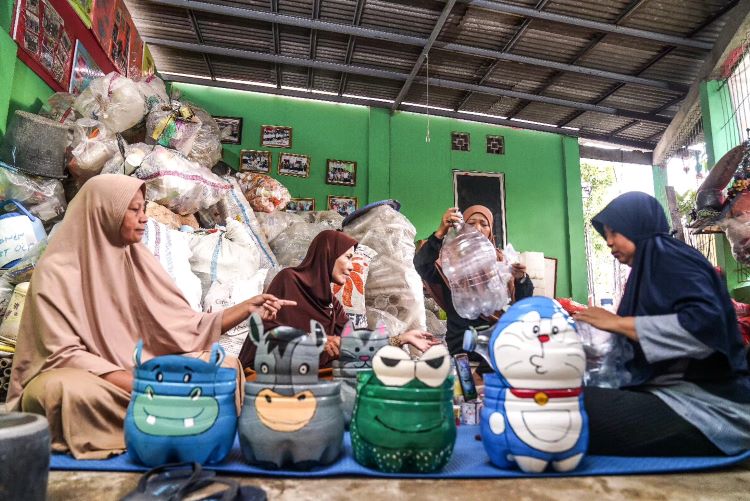 Bank Sampah Sari Kemuning di Perumahan Regensi 2 Kelurahan Wanasari, Kecamatan Cibitung, Kabupaten Bekasi.