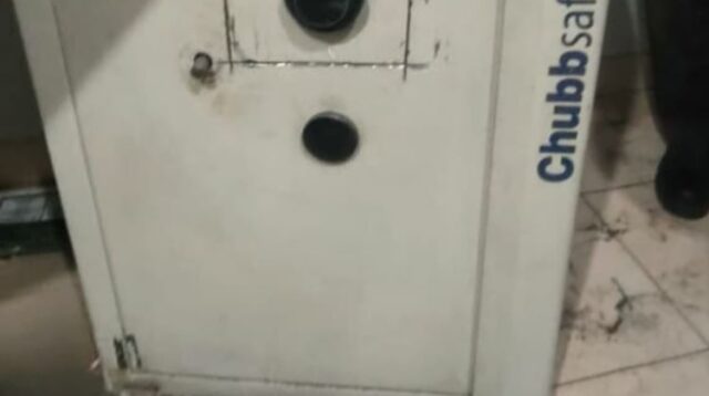 brankas rusak Satu unit brankas ditemukan dalam kondisi rusak pada kasus tewasnya seorang sekuriti Bank BRI berinisial HB (44) di ruko tempatnya bekerja di Jalan Tarum Barat II, Desa Jayamukti, Kecamatan Cikarang Pusat, Kabupaten Bekasi, pada Jumat (26/09) lalu