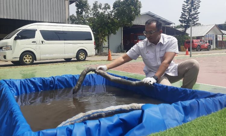 Selain memiliki daya serap yang luar biasa, Absorben KAPUKITA juga unggul dalam hal keberlanjutan lingkungan serta dapat digunakan secara berulang (recycle) hingga tujuh kali.