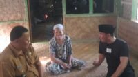 Khodijah (55), seorang janda yang tinggal di Kampung Bedeng RT 02 RW 02, Desa Ridogalih, Kecamatan Cibarusah, Kabupaten Bekasi, tak mampu menyembunyikan rasa bahagianya. Rumahnya yang sudah tak layak huni akan segera diperbaiki oleh Pemerintah Kabupaten Bekasi.
