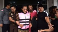 Kejaksaan Negeri Kabupaten Bekasi berhasil mengungkap kasus dugaan korupsi dana desa di Desa Sumberjaya pada Tahun Anggaran 2024. Terdapat empat tersangka yang telah ditahan terkait kasus tersebut. Para tersangka adalah SH, Penjabat Kepala Desa Sumberjaya periode 14 Juni 2023 hingga 12 September 2024; SJ, Sekretaris Desa Sumberjaya Tahun 2024; GR, Kaur Keuangan Desa Sumberjaya periode Januari hingga Agustus 2024 sekaligus Operator Siskeudes Desa Sumberjaya; serta MSA (Direktur CV Sinar Alam Inti Jaya).