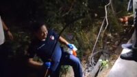 Pasca tawuran, pihak kepolisian dari Polsek Cikarang Utara dan Polres Metro Bekasi langsung turun ke lokasi untuk melakukan olah tempat kejadian perkara (TKP). Polisi juga menyisir area sekitar guna mencari senjata tajam yang diduga dibuang oleh para pelaku saat melarikan diri.