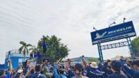Produsen Ban Raksasa di Cikarang PHK Ratusan Karyawan Ratusan karyawan PT Multistrada Arah Sarana Tbk, yang merupakan bagian dari PT Michelin Indonesia, terkena Pemutusan Hubungan Kerja (PHK). Hal ini memicu reaksi keras dari karyawan karena produsen ban raksasa tersebut terindikasi mengabaikan Perjanjian Kerja Bersama. Mereka melakukan aksi konsolidasi untuk memperjuangkan hak-hak mereka secara resmi dan terstruktur