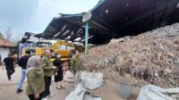 Komisi III DPRD Kabupaten Bekasi bersama Dinas Lingkungan Hidup (DLH) Kabupaten Bekasi melakukan kunjungan kerja ke PT Xaviera Global Synergy di Desa Kalijaya, Cikarang Barat, menyusul laporan masyarakat terkait penumpukan sampah di area pengelolaan perusahaan tersebut