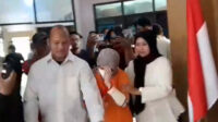 SR Seorang pengusaha properti di Kabupaten Bekasi berinisial SR  harus berurusan dengan pihak kepolisian setelah dilaporkan oleh Muhammad Mutaqin (33) dan puluhan korban lainnya.  Perempuan berusia 36 tahun itu diduga melakukan penipuan modus jual beli tanah kavling dengan total kerugian mencapai miliaran rupiah.