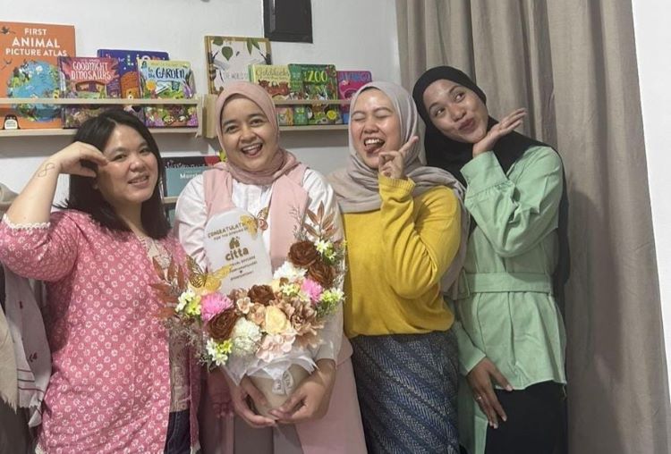 Untuk mendukung tumbuh kembang anak, tim pengajar dan pengasuh di Citta Daycare terdiri dari individu berpengalaman yang penuh empati dan kasih sayang.