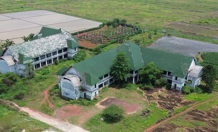Warga Desa Srimahi, Kecamatan Tambun Utara berharap agar gedung Islamic Center yang mangkrak tersebut dapat dialihfungsikan menjadi fasilitas yang lebih bermanfaat bagi masyarakat, seperti rumah sakit umum hingga rumah susun (rusun) subsidi.