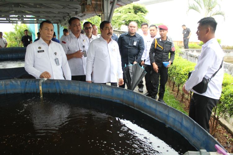 Menteri Imigrasi dan Pemasyarakatan (Imipas) Agus Andrianto saat mengunjungi Lapas Kelas IIA Cikarang, Kabupaten Bekasi.