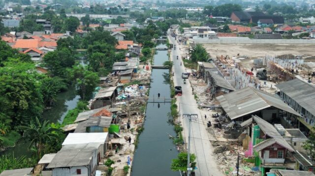 lahan eks bangunan liar cikarang utara Lahan bekas bangunan liar (bangli) di Cikarang Utara yang telah digusur oleh Pemerintah Kabupaten Bekasi beberapa waktu lalu hingga kini masih terbengkalai alias belum dimanfaatkan secara maksimal.