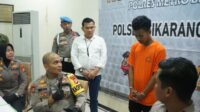 Seorang pria berinisial RA (29), yang berprofesi sebagai tukang pangkas rambut berhasil diringkus oleh Unit Reserse Kriminal Polsek Cikarang Barat setelah sempat menjadi buronan polisi. RA diduga telah melakukan penganiayaan terhadap EP, sahabat sekaligus rekan kerjanya, yang berujung pada kematian korban.