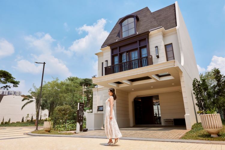 Dikenal sebagai pusat industri nasional, ribuan pabrik dan perusahaan beroperasi di Kabupaten Bekasi dan menyerap tenaga kerja dalam jumlah besar. Kehadiran pekerja dari kalangan milenial dan Gen Z turut mendongkrak kebutuhan akan hunian yang dekat dengan lokasi kerja, salah satunya di Kawasan Lippo Cikarang.