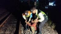 Petugas pengamanan (PAM) PT Kereta Api Indonesia (KAI) berhasil menangkap seorang pelaku pencurian kabel grounding (track circuit) di jalur hilir petak jalan antara Stasiun Cikarang dan Stasiun Tambun, Kabupaten Bekasi
