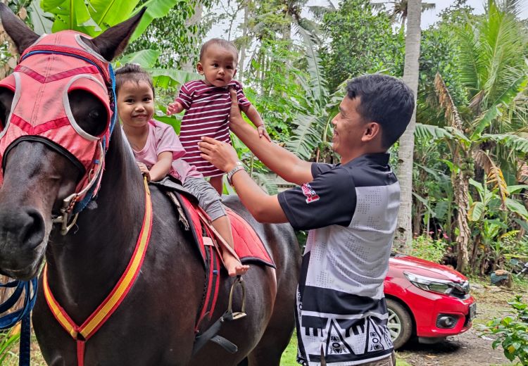 Guna mencegah fenomena 'Fatherless', Pemerintah Kabupaten Bekasi telah meluncurkan berbagai program, seperti konseling keluarga, kampanye pentingnya peran ayah dalam pengasuhan anak hingga menggalakan Gerakan Ayah Teladan Indonesia (GATI) untuk mendorong para ayah agar lebih hadir dan terlibat dalam kehidupan anak-anak mereka.