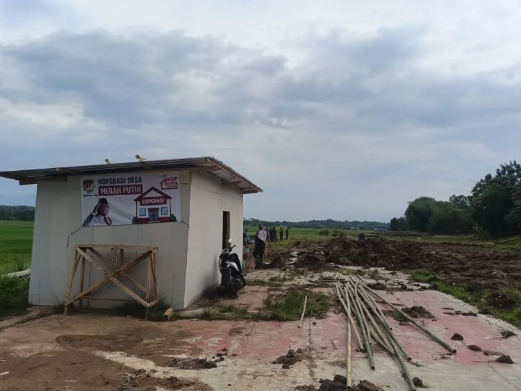 Pembangunan Gedung Kopdes Merah Putih di Desa Wibawamulya, Kecamatan Cibarusah, Kabupaten Bekasi.