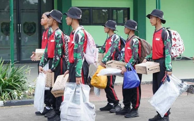 Selama LDKS, Puluhan siswa Sekolah Menengah Pertama (SMP) dari berbagai sekolah di Kabupaten Bekasi menjalani berbagai aktivitas yang dirancang untuk membentuk karakter dan kedisiplinan di Batalyon Infanteri 202/Tajimalela.