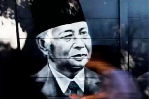 Presiden kedua Republik Indonesia, Jenderal Besar TNI H.M. Soeharto, secara resmi dianugerahi gelar Pahlawan Nasional oleh Presiden Prabowo Subianto.