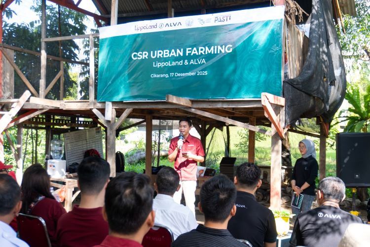 Lippo Cikarang menyalurkan program CSR dengan konsep urban farming di lahan kritis bersama Bambu Foundation.