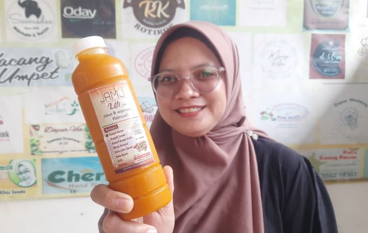 Seiring perkembangan zaman, Jamu Uti yang dahulu dijajakan dengan cara digendong dari kampung ke kampung kini bertransformasi menjadi minuman kemasan botol yang lebih modern dan menarik.