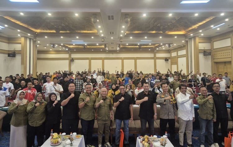 Semangat gotong royong yang ditunjukkan seluruh insan olahraga mulai dari pengurus cabang, pelatih, atlet hingga stakeholder terkait diyakini mampu menjadi modal bagi Kabupaten Bekasi mempertahankan gelar juara umum pada ajang Pekan Olahraga Provinsi (Porprov) Jawa Barat tahun 2026 mendatang.