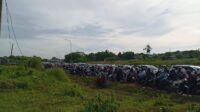 MACET MM2100 Kemacetan parah terjadi di Jalan Kawasan Industri MM2100, Senin (15/12) pagi. Kemacetan ini disebabkan oleh penutupan akses Jembatan Cikarang yang mengakibatkan kendaraan harus mencari jalur alternatif.