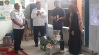 MESIN PENGGILING KUNYIT Tim dosen dan mahasiswa UPN Veteran Jakarta menciptakan inovasi berupa mesin penggiling kunyit yang dirancang untuk meningkatkan produktivitas pelaku UMKM yang bergerak di bidang produk olahan minuman jamu tradisional, seperti Jamu Uti asal Desa Sukadami, Kecamatan Cikarang Selatan.