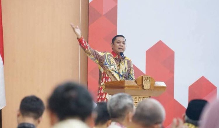 Wakil Bupati Bekasi, Asep Surya Atmaja saat menghadiri Musyawarah Perencanaan Pembangunan (Musrenbang) CSR tahun 2025 yang digelar di Cikarang Pusat pada Kamis (04/12). 