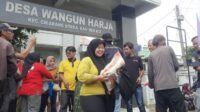 beras warga harrosa dan midea PT Harrosa Darma Nusantara bekerja sama dengan PT Jaya Refrigeration Equipment (Midea Indonesia) menyalurkan bantuan sosial berupa 26 ton beras kepada 2.400 Kepala Keluarga (KK) di wilayah Desa Wangunharja, Kecamatan Cikarang Utara, Kabupaten Bekasi, Jum'at (12/12) pagi.