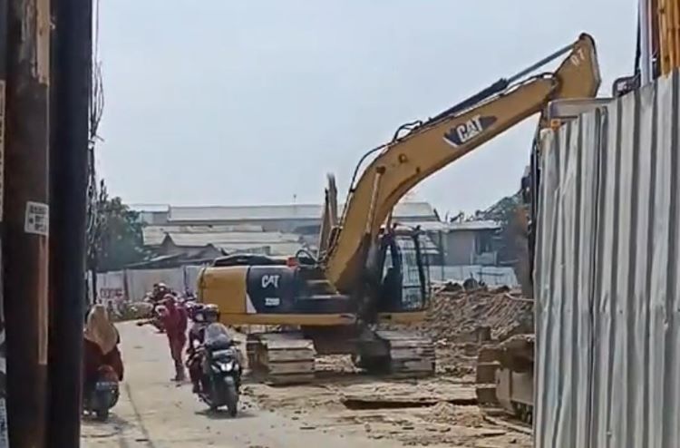 Pembangunan Bendung Srengseng Hilir (BSH) yang berlokasi di Desa Sukajaya, Kecamatan Cibitung, Kabupaten Bekasi terus dikebut dan ditargetkan selesai akhir tahun 2025.