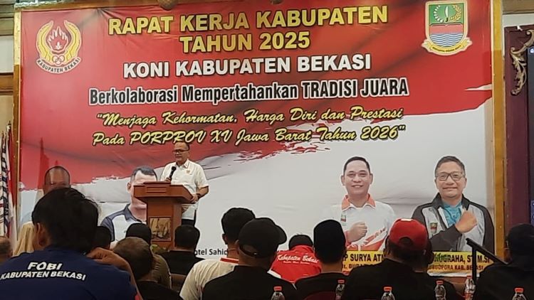 Ketua Komite Olahraga Nasional Indonesia (KONI) Provinsi Jawa Barat Muhammad Budiana saat membuka Rapat Kerja Daerah (Rakerda) KONI Kabupaten Bekasi pada Sabtu (27/12)