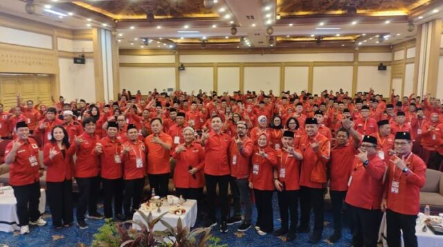 PDI Perjuangan wilayah III menggelar Konferensi Cabang (Konfercab) VI secara serentak untuk lima wilayah sekaligus, yakni Kabupaten Bekasi, Kota Bekasi, Kota Depok, Kabupaten Karawang, dan Kabupaten Purwakarta. Agenda partai berlambang banteng moncong putih tersebut berlangsung di Cikarang Selatan, Kabupaten Bekasi pada Senin (08/12).