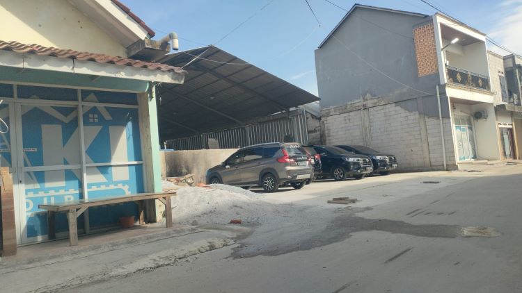 KPK menggeledah rumah Sarjan yang berlokasi di Kampung Gabus Singkil, Desa Srijaya, Kecamatan Tambun Utara, Kabupaten Bekasi, Rabu (24/12).