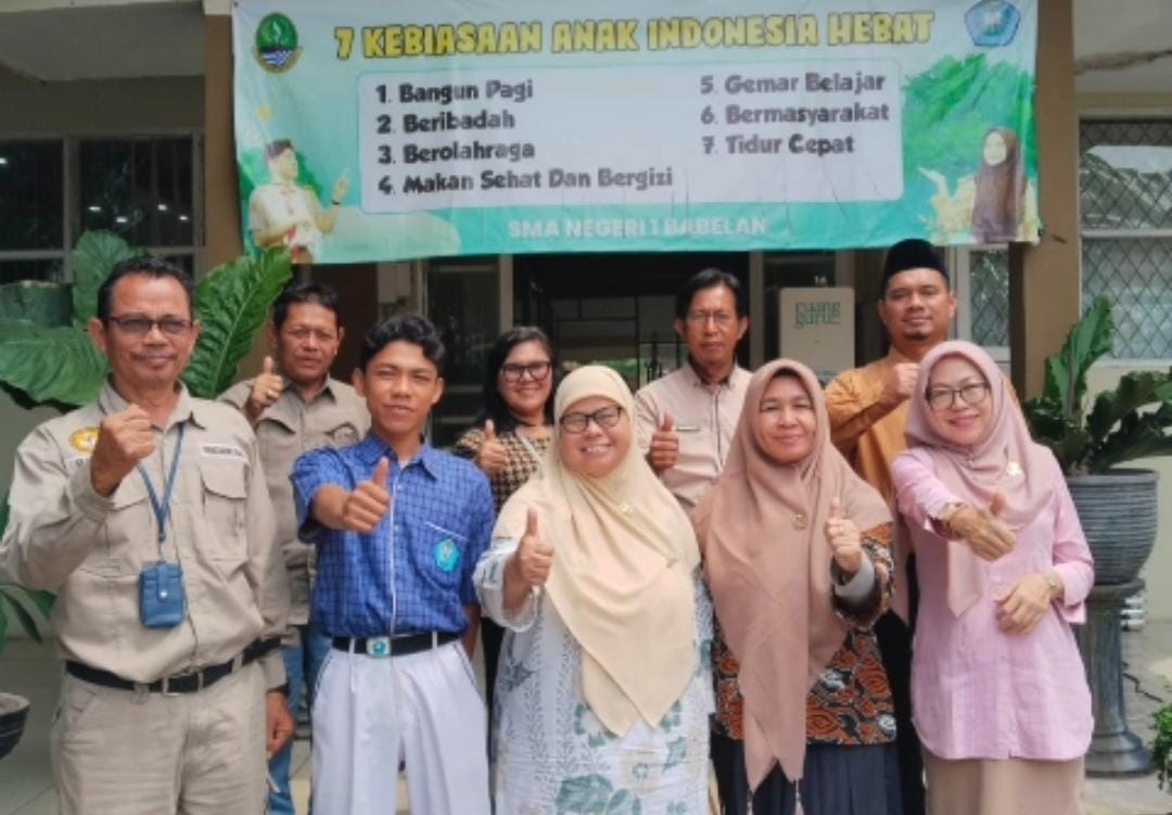 Anggota DPRD Kabupaten Bekasi, Ani Rukmini, bersama Anggota DPRD Provinsi Jawa Barat, Cucu Sugiarti, mendatangi SMAN 1 Babelan, Kabupaten Bekasi, terkait adanya laporan dugaan praktik pungutan liar (pungli) di lingkungan sekolah tersebut. Kunjungan ini dilakukan untuk menindaklanjuti keluhan yang sempat menjadi perhatian publik.