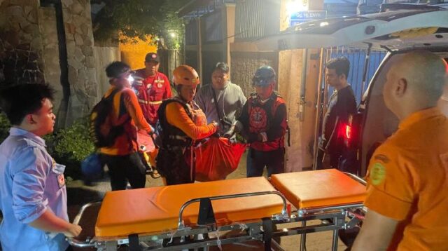 Tim SAR gabungan akhirnya berhasil menemukan korban terakhir dari insiden tenggelamnya tiga remaja di danau buatan yang terletak di Kampung Buaran, Desa Lambang Sari, Kecamatan Tambun Selatan, Kabupaten Bekasi. Korban berinisial D (17) ditemukan pada Selasa (23/12) sekitar pukul 05.00 WIB dalam kondisi meninggal dunia.