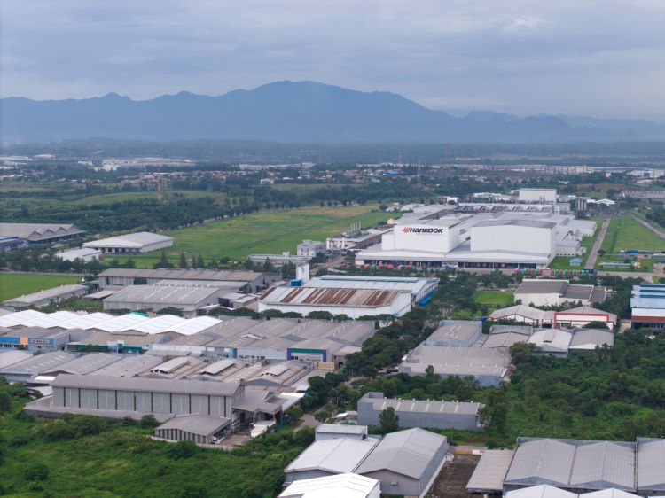 PT Lippo Cikarang Tbk (LPCK) terus menunjukkan komitmennya untuk meningkatkan efisiensi energi dan pengelolaan emisi di kawasan industri yang dikelolanya sebagai upaya mendukung pengendalian perubahan iklim dan pemanasan global.