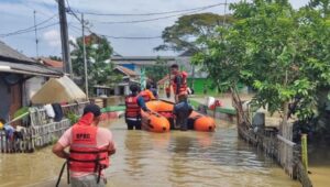 Badan Penanggulangan Bencana Daerah (BPBD) wilayah setempat mencatat hingga Minggu (18/01) malam sekitar pukul 19.00 WIB titik banjir tersebar di 41 desa yang ada di 17 kecamatan.