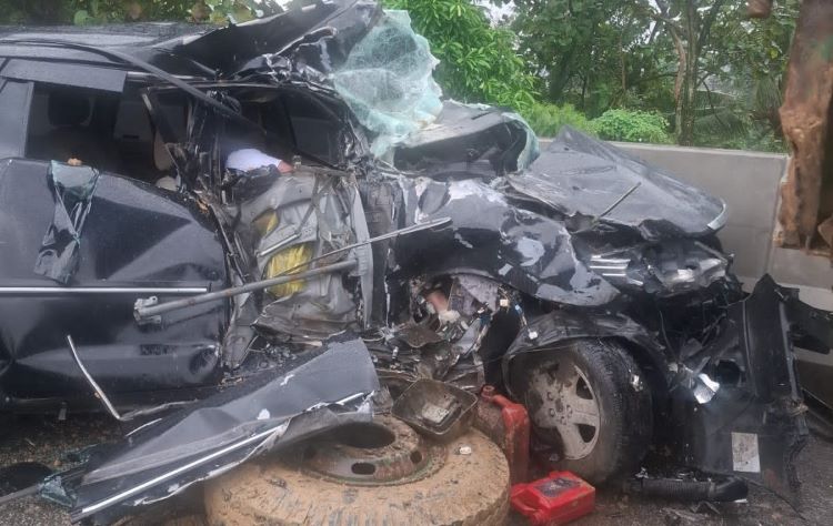 Sebuah kecelakaan maut terjadi di ruas Tol Cipularang KM 83 B, arah Bandung menuju Jakarta, pada Kamis (22/01) pagi. Insiden ini merenggut nyawa Kepala Bagian Kesejahteraan Rakyat (Kabag Kesra) Setda Kabupaten Bekasi, Indra Satria Nugraha.