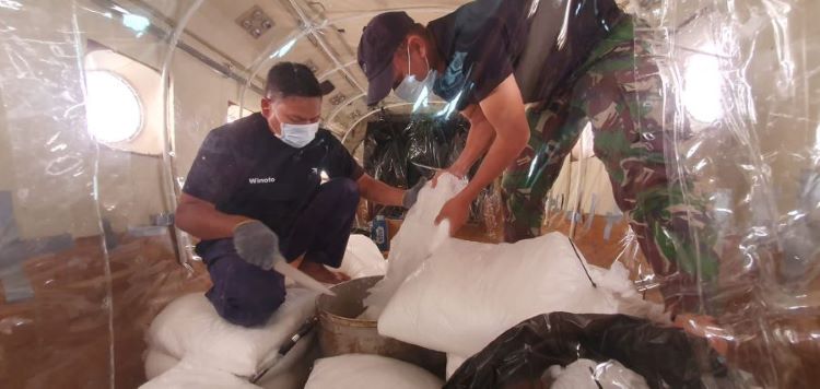 Badan Nasional Penanggulangan Bencana (BNPB) akan melakukan Operasi Modifikasi Cuaca (OMC) di wilayah Jakarta hingga Jawa Barat pada tanggal 20 - 24 Januari 2026 sebagai langkah mitigasi proaktif untuk mengurangi risiko bencana hidrometeorologi, termasuk banjir di Kabupaten Bekasi.