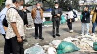 Cacahan uang kertas yang ditemukan di Tempat Pembuangan Sampah (TPS) liar di Desa Taman Rahayu, Kecamatan Setu, Kabupaten Bekasi, dipastikan merupakan uang kertas asli. Kepastian ini diperoleh setelah tim dari Bank Indonesia (BI) melakukan pemeriksaan langsung ke lokasi dan mengambil sampel cacahan uang tersebut pada Kamis (05/02) pagi.