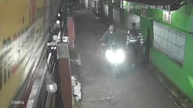 Aparat kepolisian tengah menyelidiki kasus dugaan pelecehan terhadap seorang perempuan yang terjadi di Jalan Nona Merah RT 005/RW 004, Kelurahan Telaga Asih, Kecamatan Cikarang Barat, Kabupaten Bekasi. Kejadian tersebut dilaporkan terjadi pada Selasa, 10 Februari 2026.