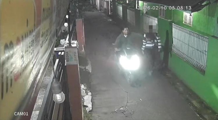 Aparat kepolisian tengah menyelidiki kasus dugaan pelecehan terhadap seorang perempuan yang terjadi di Jalan Nona Merah RT 005/RW 004, Kelurahan Telaga Asih, Kecamatan Cikarang Barat, Kabupaten Bekasi. Kejadian tersebut dilaporkan terjadi pada Selasa, 10 Februari 2026.