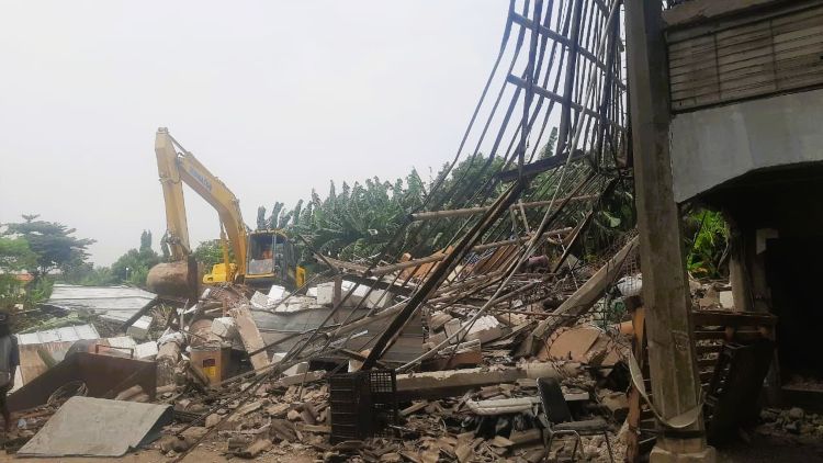 Pengadilan Negeri (PN) Cikarang) melaksanakan eksekusi lahan dan bangunan seluas 966 meter persegi yang berlokasi di Kampung Pekopen, RT 003 RW 003, Desa Tambun, Kecamatan Tambun Selatan, Kabupaten Bekasi, Rabu (11/02). Proses eksekusi tersebut berlangsung kondusif dengan pengamanan dari aparat TNI, Polri, dan instansi terkait.