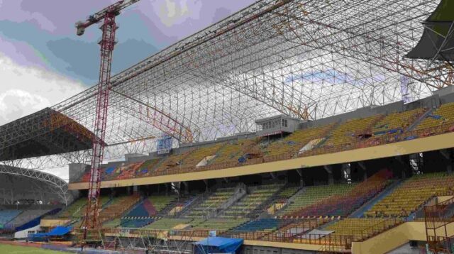 Kementerian Pekerjaan Umum telah memulai proses rehabilitasi Stadion Wibawamukti yang rusak akibat bencana angin puting beliung pada Oktober 2024. Proyek perbaikan ini akan dilakukan secara bertahap dengan target penyelesaian pada September 2026.