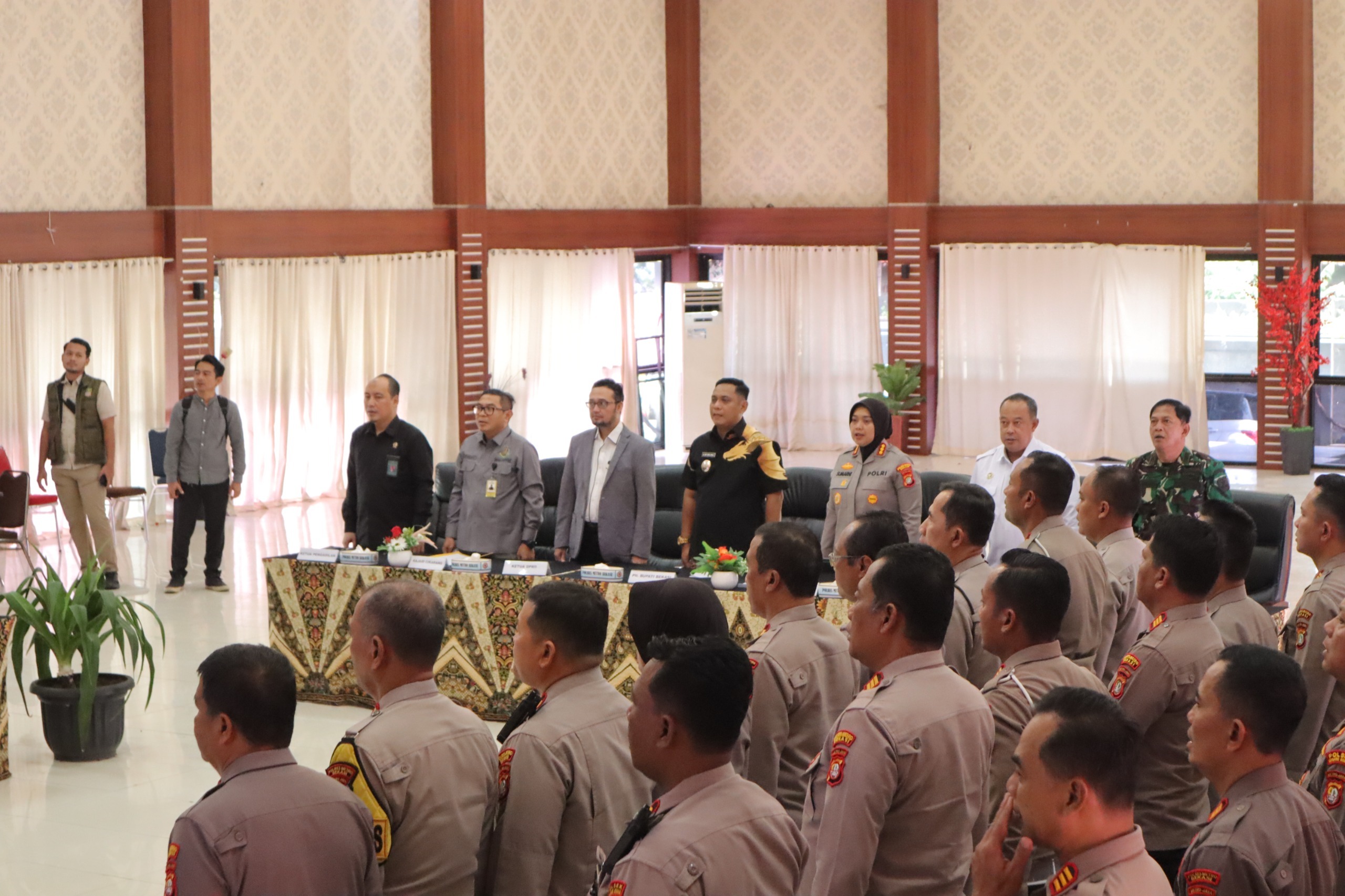Rapat Koordinasi Lintas Sektoral Persiapan Operasi Ketupat Jaya 2026 di Gedung Promoter Polres Metro Bekasi, Selasa (10/03).