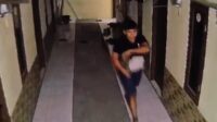 Screenshoot rekaman CCTV: Diduga pelaku membawa kabur barang berharga dari kontrakan milik korban di wilayah Desa Sukamahi, Kecamatan Cikarang Pusat, Kabupaten Bekasi