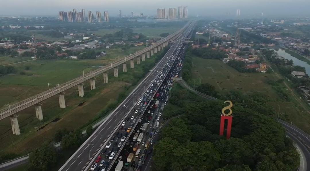 Pada periode H-10 hingga H-3 libur Lebaran (11–18 Maret 2026), sebanyak 523.223 kendaraan tercatat melintasi Cikarang melalui Jalan Tol Jakarta-Cikampek.