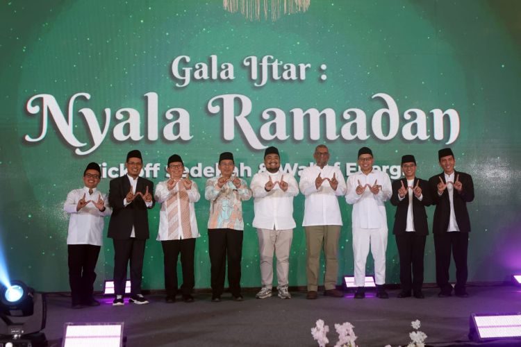 Inisiatif integrasi program filantropi Islam diluncurkan melalui acara Gala Iftar bertajuk "Nyala Ramadan" di Masjid Raya Al Azhar Jababeka, Cikarang, pada Rabu (04/03). Program ini menggabungkan Wakaf Energi dari YPI Al Azhar dan Sedekah Energi dari MOSAIC untuk mempercepat transisi energi terbarukan berbasis pendekatan Ekoteologi, yaitu perpaduan ajaran agama dengan pelestarian alam. 